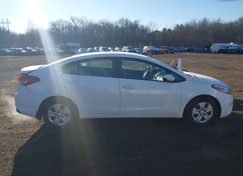 Photo 13 of 2017 Kia Forte LX (VIN 3KPFK4A76HE100839)