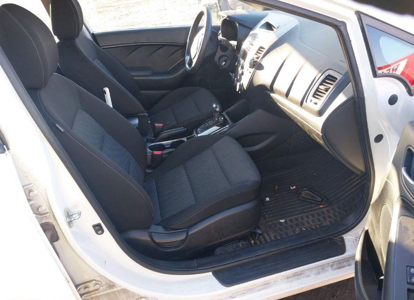 Photo 5 of 2017 Kia Forte LX (VIN 3KPFK4A76HE100839)