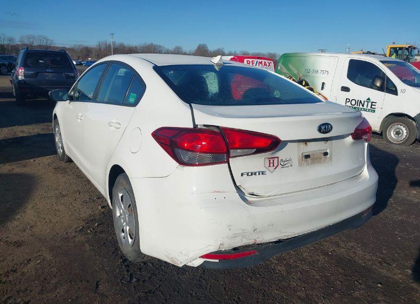 Photo 6 of 2017 Kia Forte LX (VIN 3KPFK4A76HE100839)