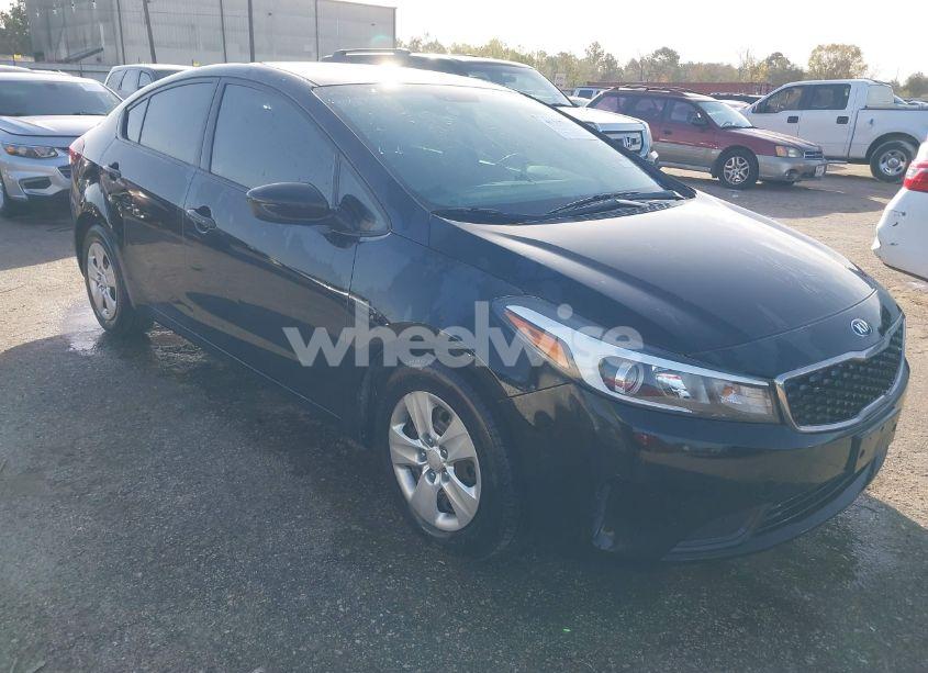 2017 Kia Forte LX (VIN 3KPFK4A76HE102123) main photo