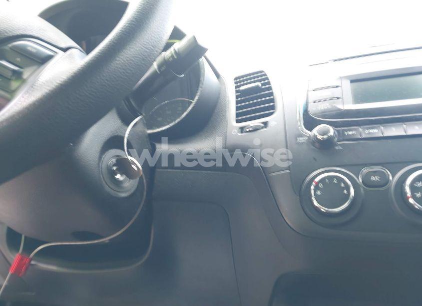 Photo 11 of 2017 Kia Forte LX (VIN 3KPFK4A76HE102123)