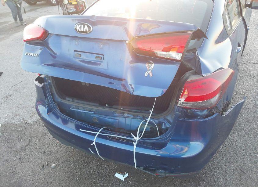 Photo 6 of 2017 Kia Forte LX (VIN 3KPFK4A76HE157817)