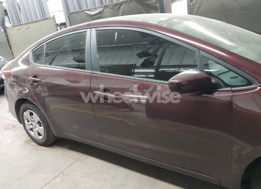 Photo 13 of 2018 Kia Forte LX (VIN 3KPFK4A76JE180875)