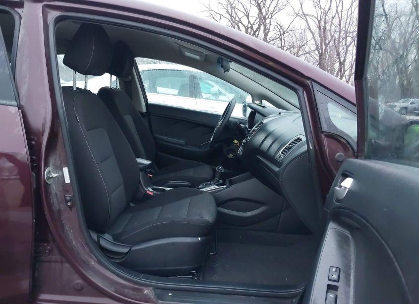 Photo 5 of 2018 Kia Forte LX (VIN 3KPFK4A76JE187468)