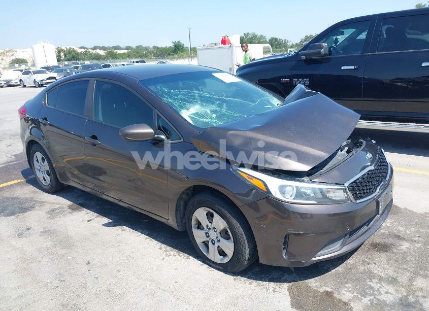 2018 Kia Forte LX (VIN 3KPFK4A76JE194226) main photo