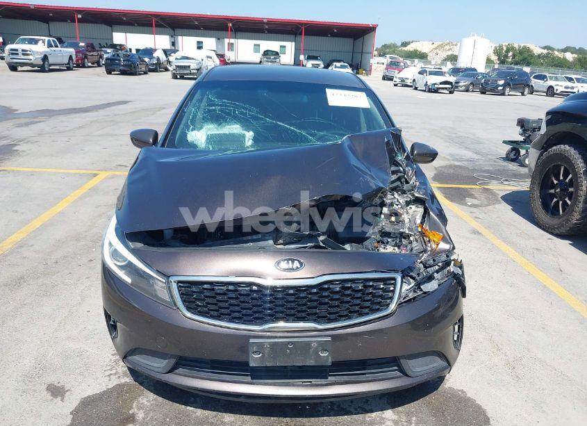 Photo 12 of 2018 Kia Forte LX (VIN 3KPFK4A76JE194226)