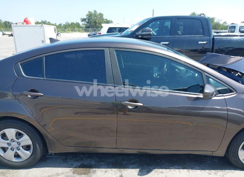 Photo 13 of 2018 Kia Forte LX (VIN 3KPFK4A76JE194226)