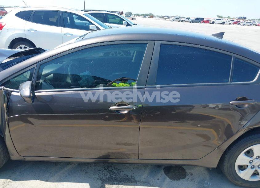 Photo 14 of 2018 Kia Forte LX (VIN 3KPFK4A76JE194226)