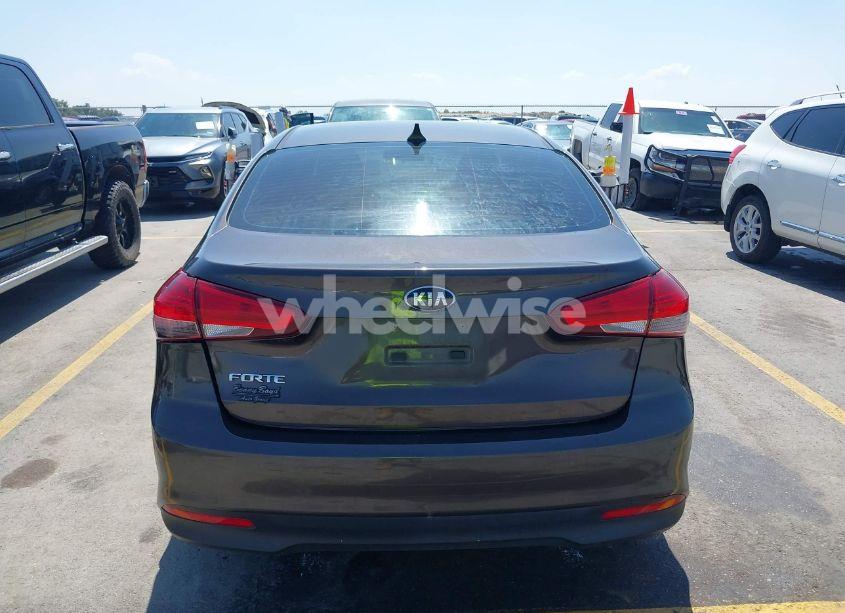 Photo 16 of 2018 Kia Forte LX (VIN 3KPFK4A76JE194226)