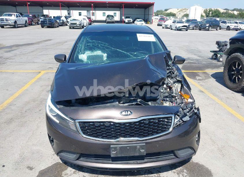 Photo 17 of 2018 Kia Forte LX (VIN 3KPFK4A76JE194226)