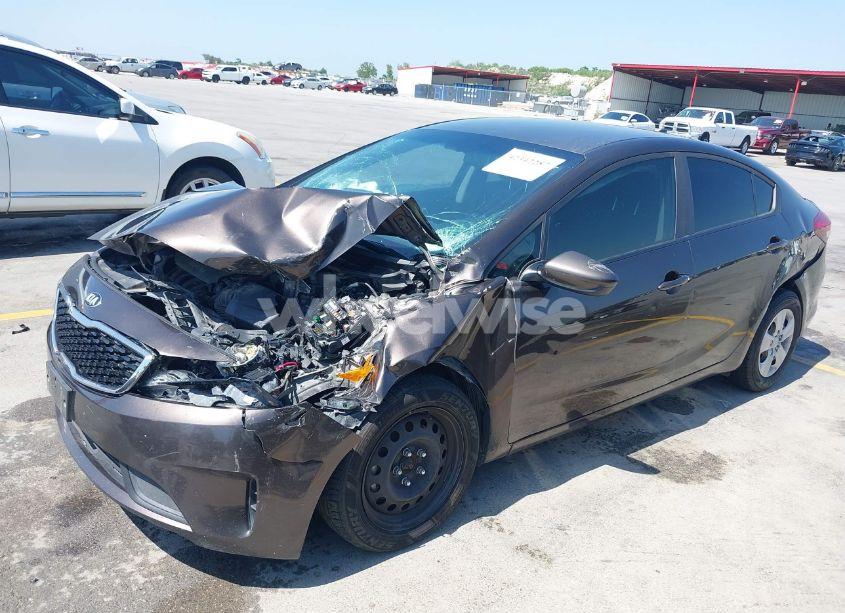 Photo 2 of 2018 Kia Forte LX (VIN 3KPFK4A76JE194226)