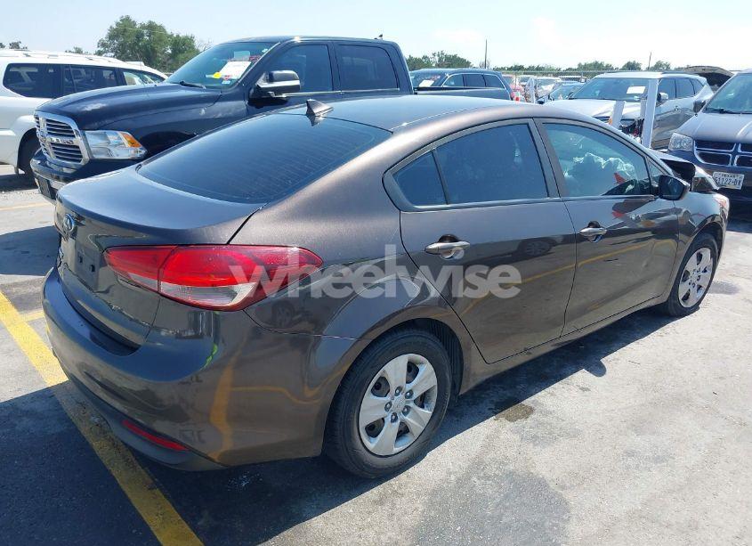 Photo 4 of 2018 Kia Forte LX (VIN 3KPFK4A76JE194226)
