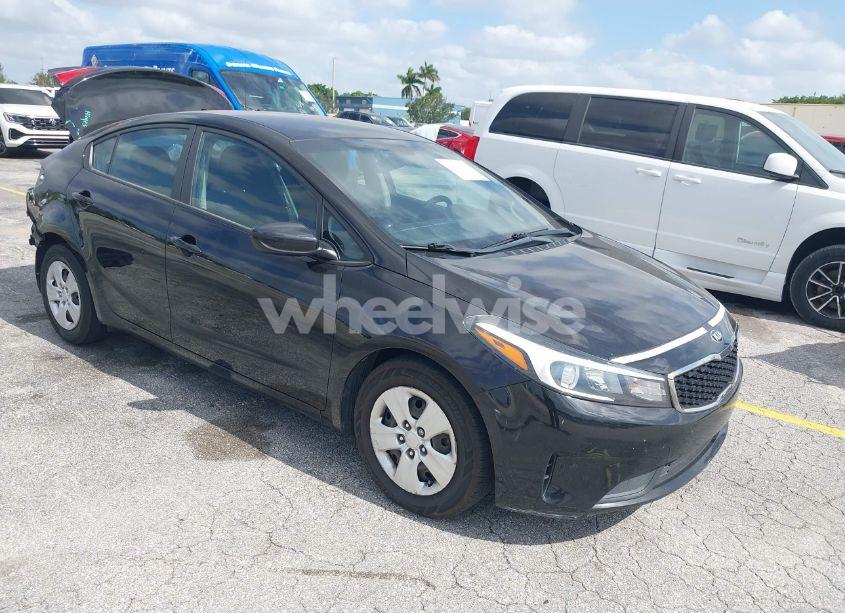 2018 Kia Forte LX (VIN 3KPFK4A76JE221683) main photo