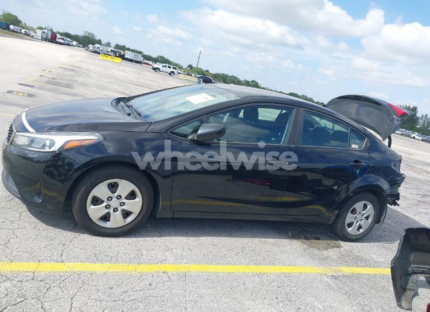Photo 15 of 2018 Kia Forte LX (VIN 3KPFK4A76JE221683)
