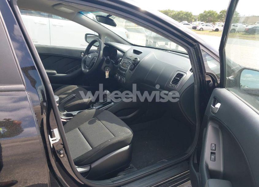 Photo 5 of 2018 Kia Forte LX (VIN 3KPFK4A76JE221683)