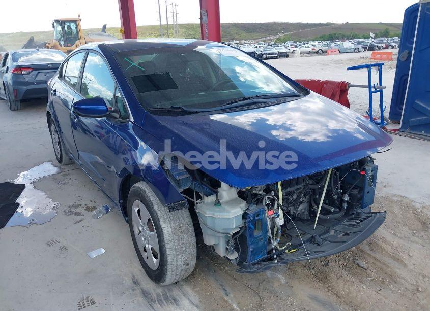 2018 Kia Forte LX (VIN 3KPFK4A76JE221814) main photo