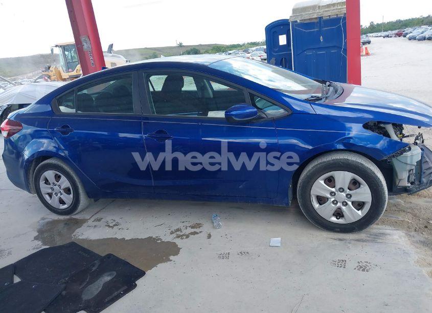 Photo 13 of 2018 Kia Forte LX (VIN 3KPFK4A76JE221814)