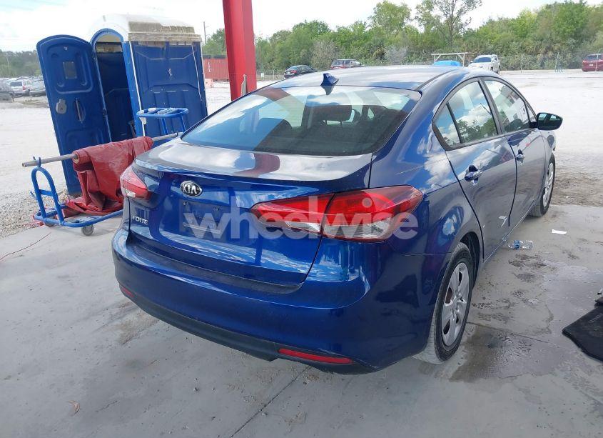 Photo 4 of 2018 Kia Forte LX (VIN 3KPFK4A76JE221814)