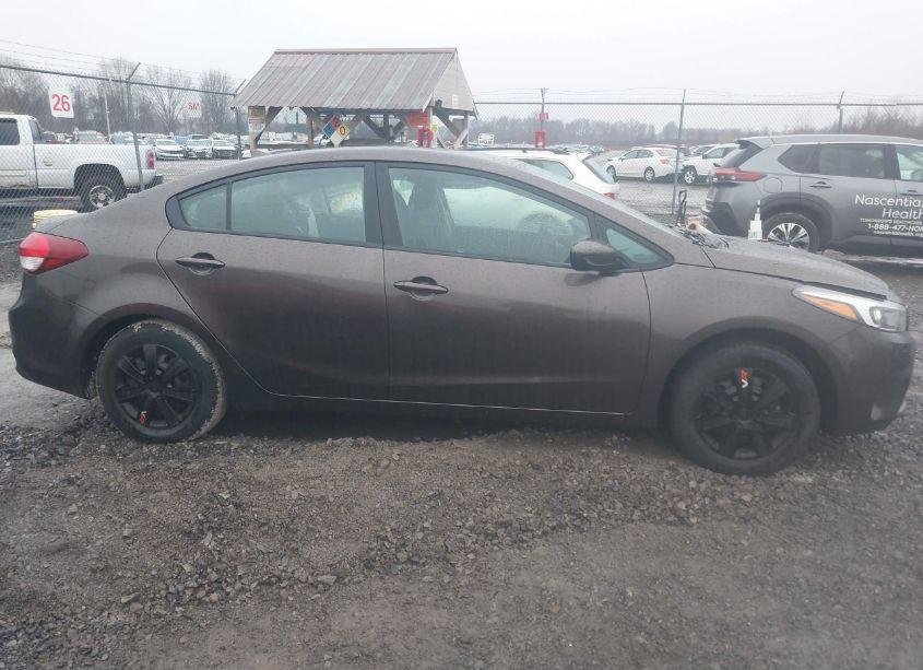 Photo 12 of 2018 Kia Forte LX (VIN 3KPFK4A76JE227399)