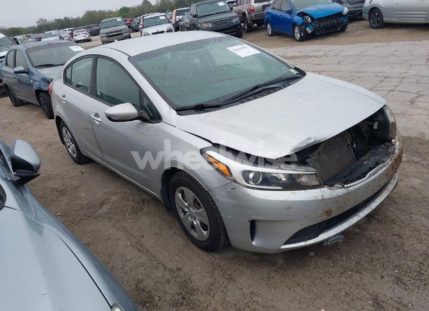 2018 Kia Forte LX (VIN 3KPFK4A76JE236717) main photo