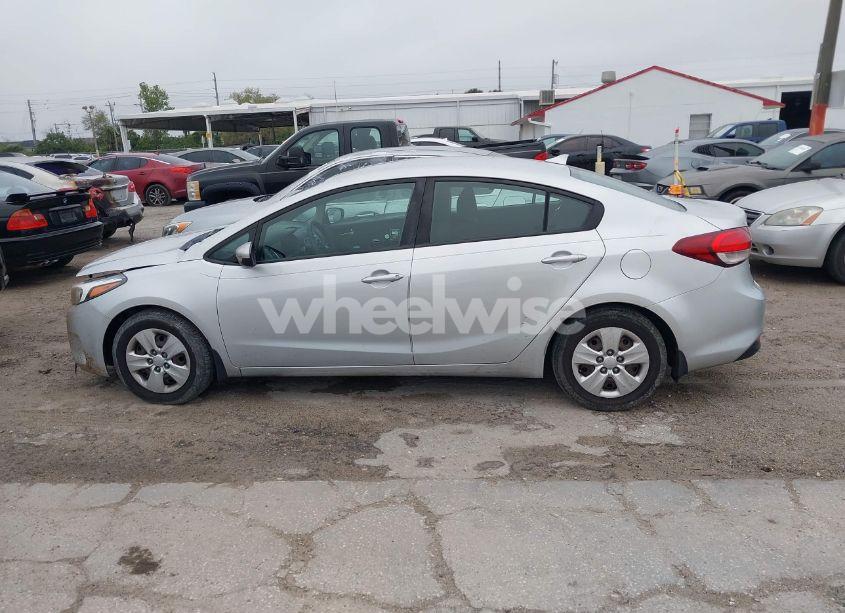 Photo 14 of 2018 Kia Forte LX (VIN 3KPFK4A76JE236717)
