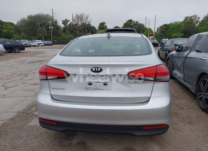 Photo 16 of 2018 Kia Forte LX (VIN 3KPFK4A76JE236717)