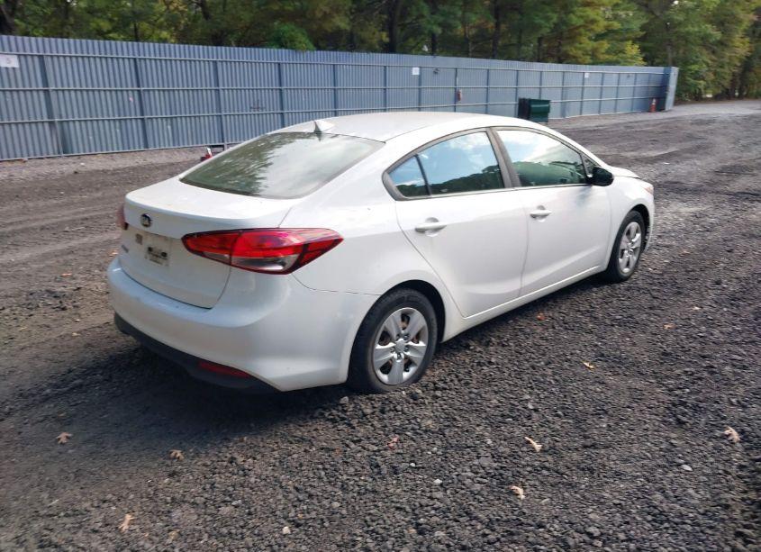 Photo 4 of 2018 Kia Forte LX (VIN 3KPFK4A76JE238340)