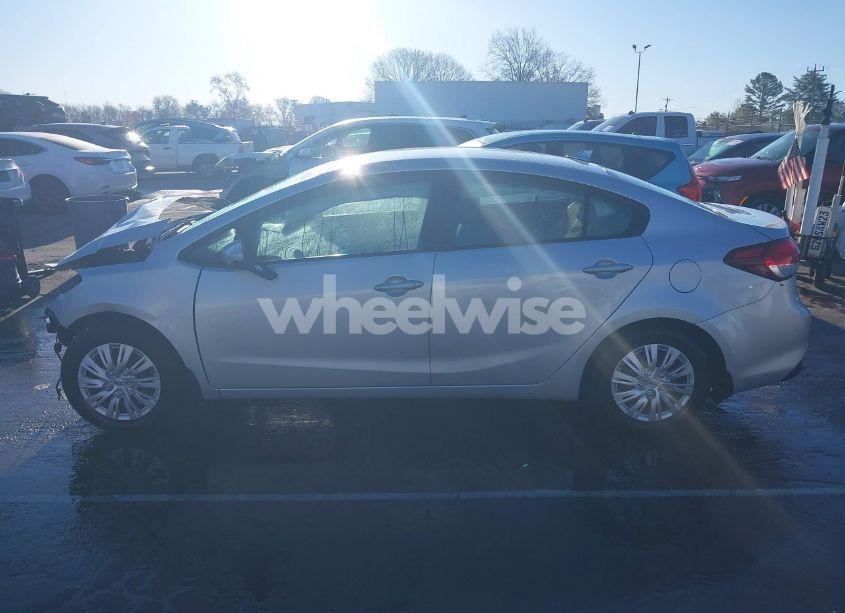 Photo 15 of 2018 Kia Forte LX (VIN 3KPFK4A76JE238418)