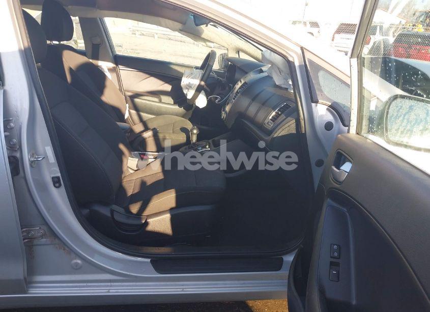 Photo 5 of 2018 Kia Forte LX (VIN 3KPFK4A76JE238418)