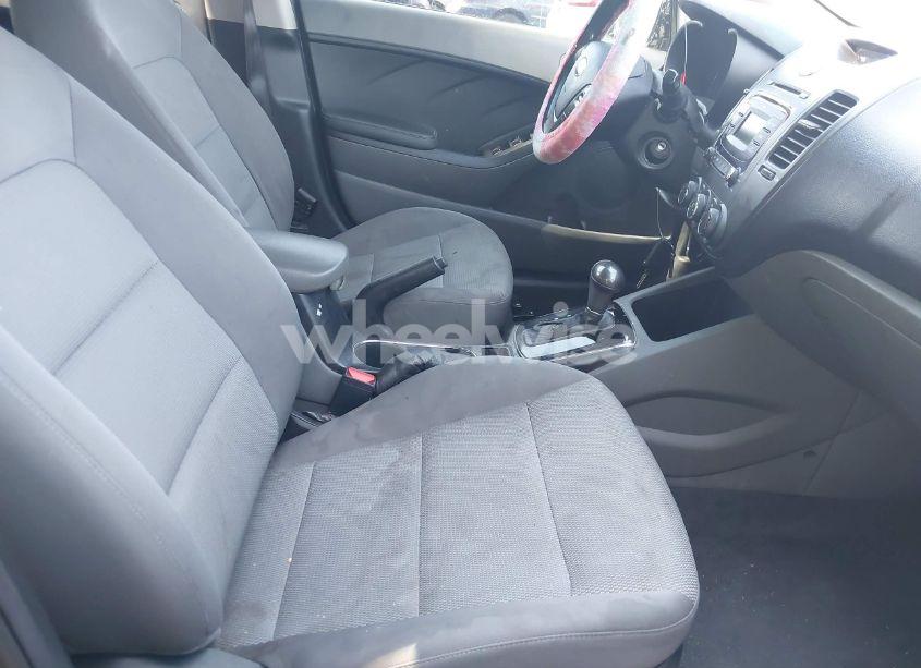 Photo 5 of 2018 Kia Forte LX (VIN 3KPFK4A76JE243182)