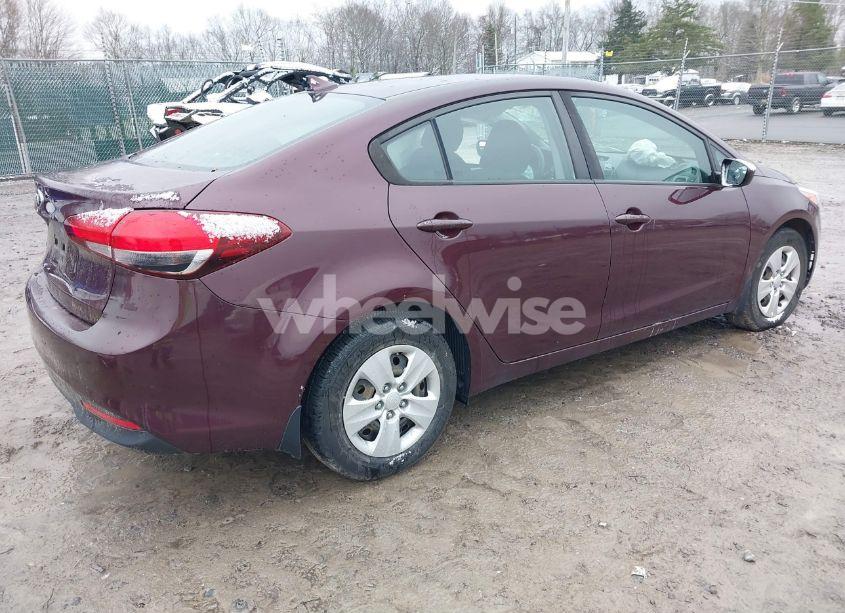 Photo 4 of 2018 Kia Forte LX (VIN 3KPFK4A76JE270334)