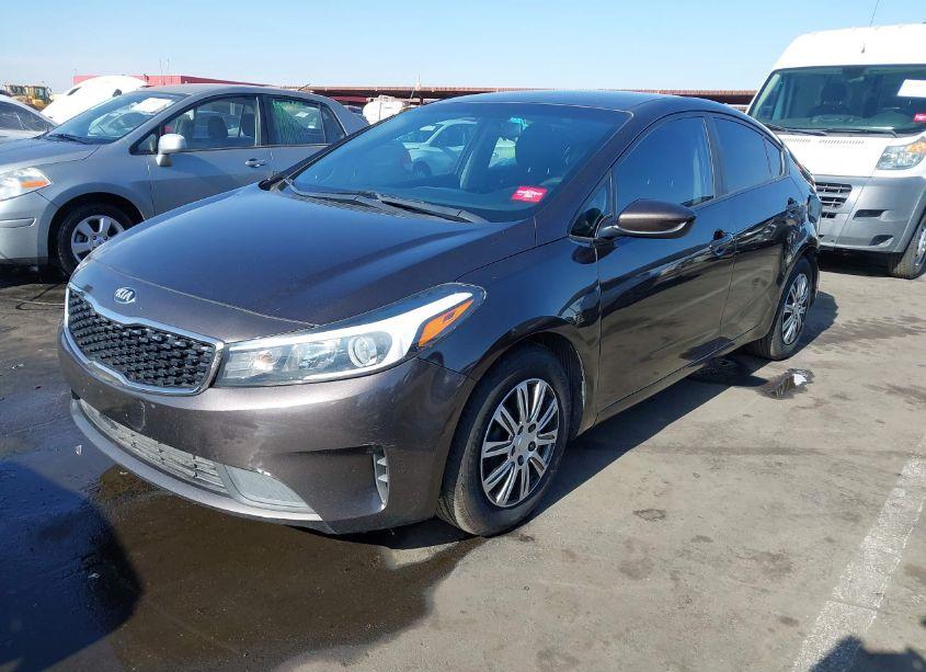 Photo 2 of 2017 Kia Forte LX (VIN 3KPFK4A77HE080617)