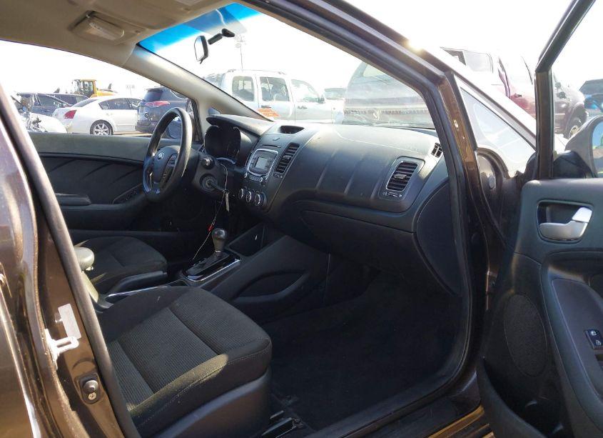 Photo 5 of 2017 Kia Forte LX (VIN 3KPFK4A77HE080617)