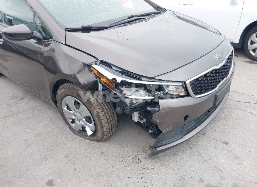 Photo 6 of 2017 Kia Forte LX (VIN 3KPFK4A77HE086630)
