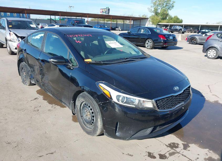 2017 Kia Forte LX (VIN 3KPFK4A77HE094632) main photo