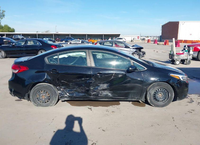 Photo 13 of 2017 Kia Forte LX (VIN 3KPFK4A77HE094632)