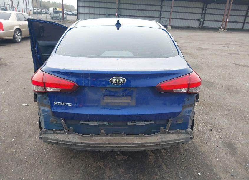 Photo 6 of 2017 Kia Forte LX (VIN 3KPFK4A77HE099605)