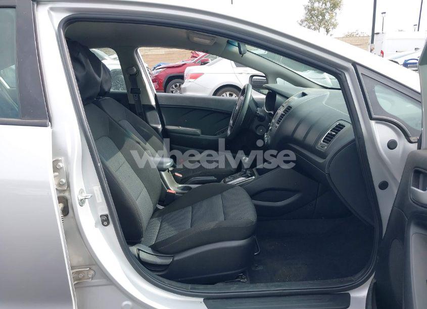 Photo 5 of 2017 Kia Forte LX (VIN 3KPFK4A77HE106312)