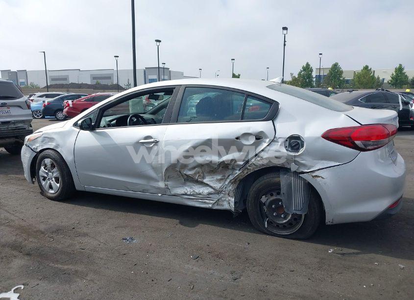Photo 6 of 2017 Kia Forte LX (VIN 3KPFK4A77HE106312)
