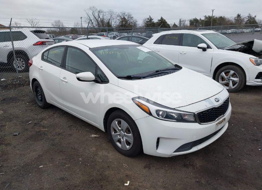 2017 Kia Forte LX (VIN 3KPFK4A77HE111123) main photo