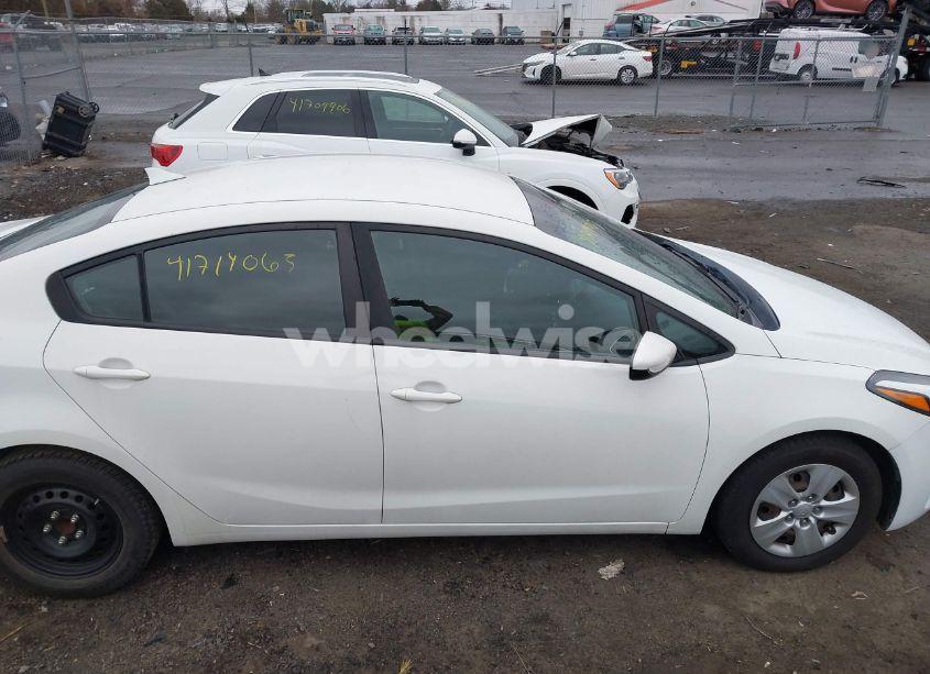 Photo 13 of 2017 Kia Forte LX (VIN 3KPFK4A77HE111123)