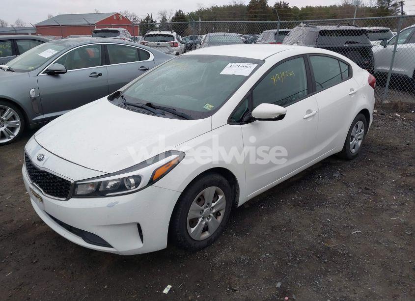 Photo 2 of 2017 Kia Forte LX (VIN 3KPFK4A77HE111123)