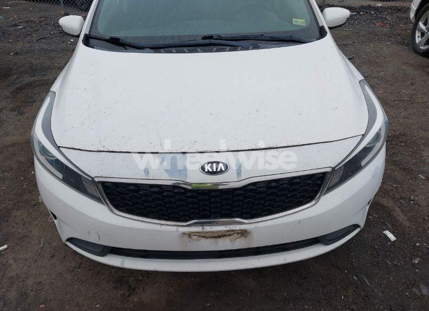 Photo 6 of 2017 Kia Forte LX (VIN 3KPFK4A77HE111123)