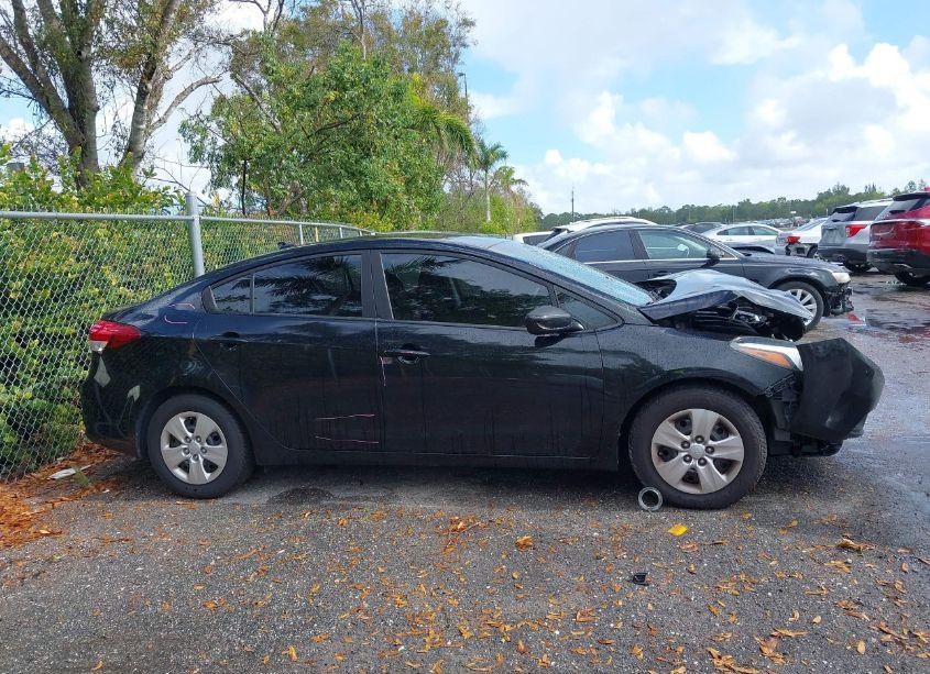 Photo 12 of 2017 Kia Forte LX (VIN 3KPFK4A77HE114992)