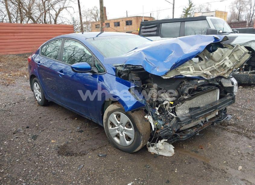 2017 Kia Forte LX (VIN 3KPFK4A77HE135616) main photo