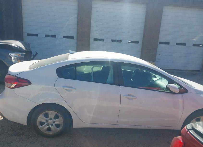 Photo 12 of 2017 Kia Forte LX (VIN 3KPFK4A77HE158281)