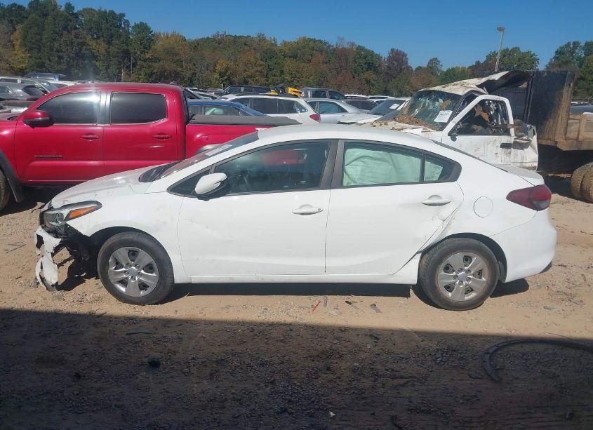 Photo 13 of 2017 Kia Forte LX (VIN 3KPFK4A77HE158281)