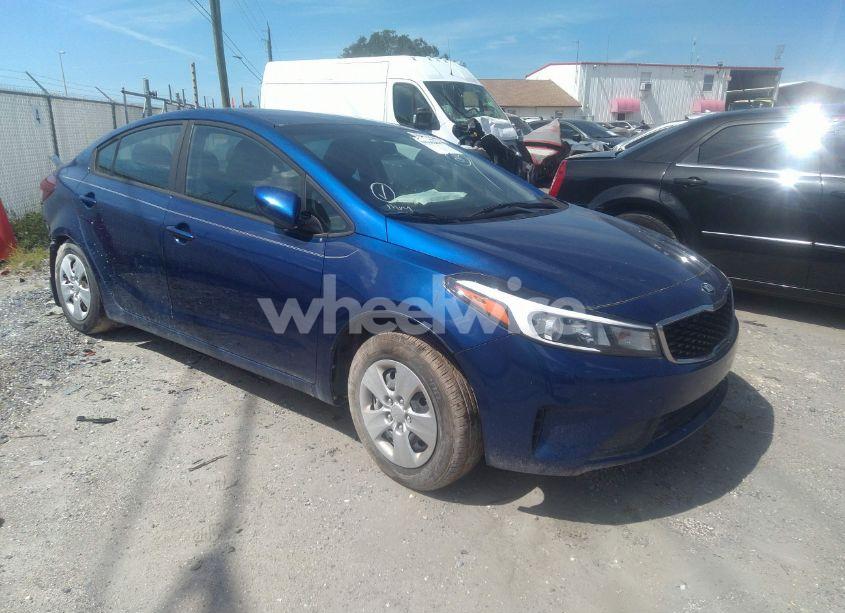 2017 Kia Forte LX (VIN 3KPFK4A77HE159981) main photo