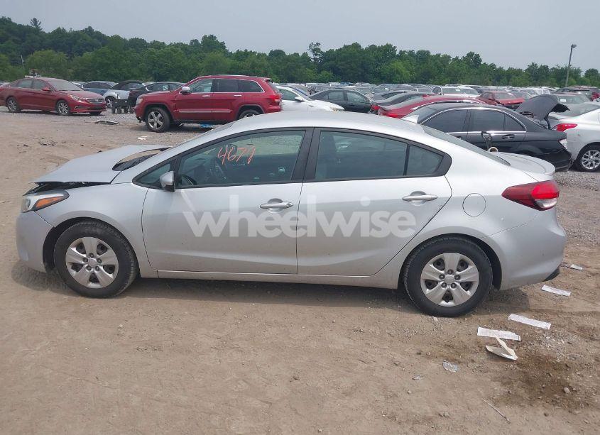 Photo 14 of 2018 Kia Forte LX (VIN 3KPFK4A77JE227802)