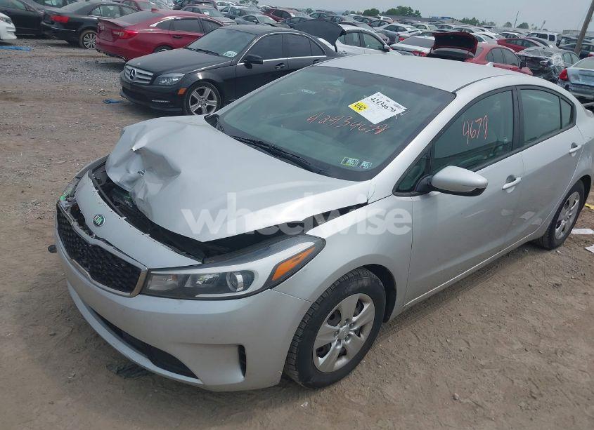 Photo 2 of 2018 Kia Forte LX (VIN 3KPFK4A77JE227802)